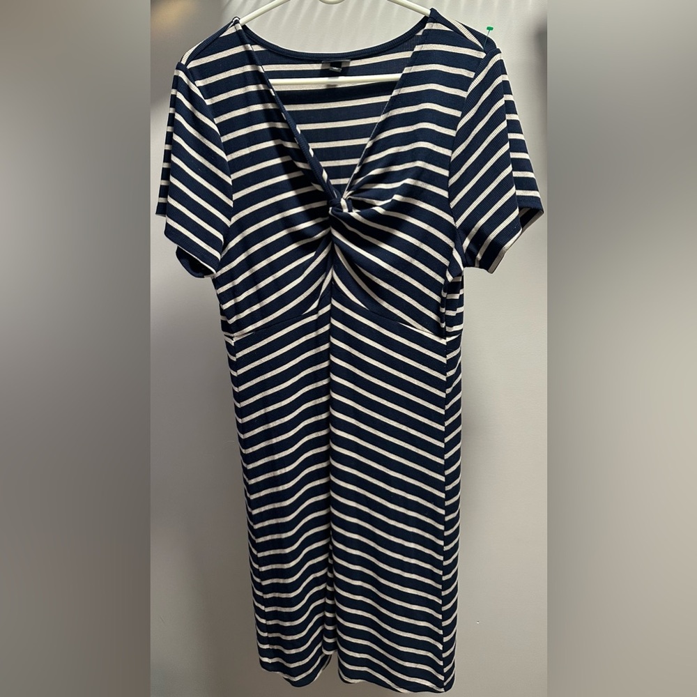 TORRID size 2 (2X), blue & tan striped, short sleeved, V-neck dress.